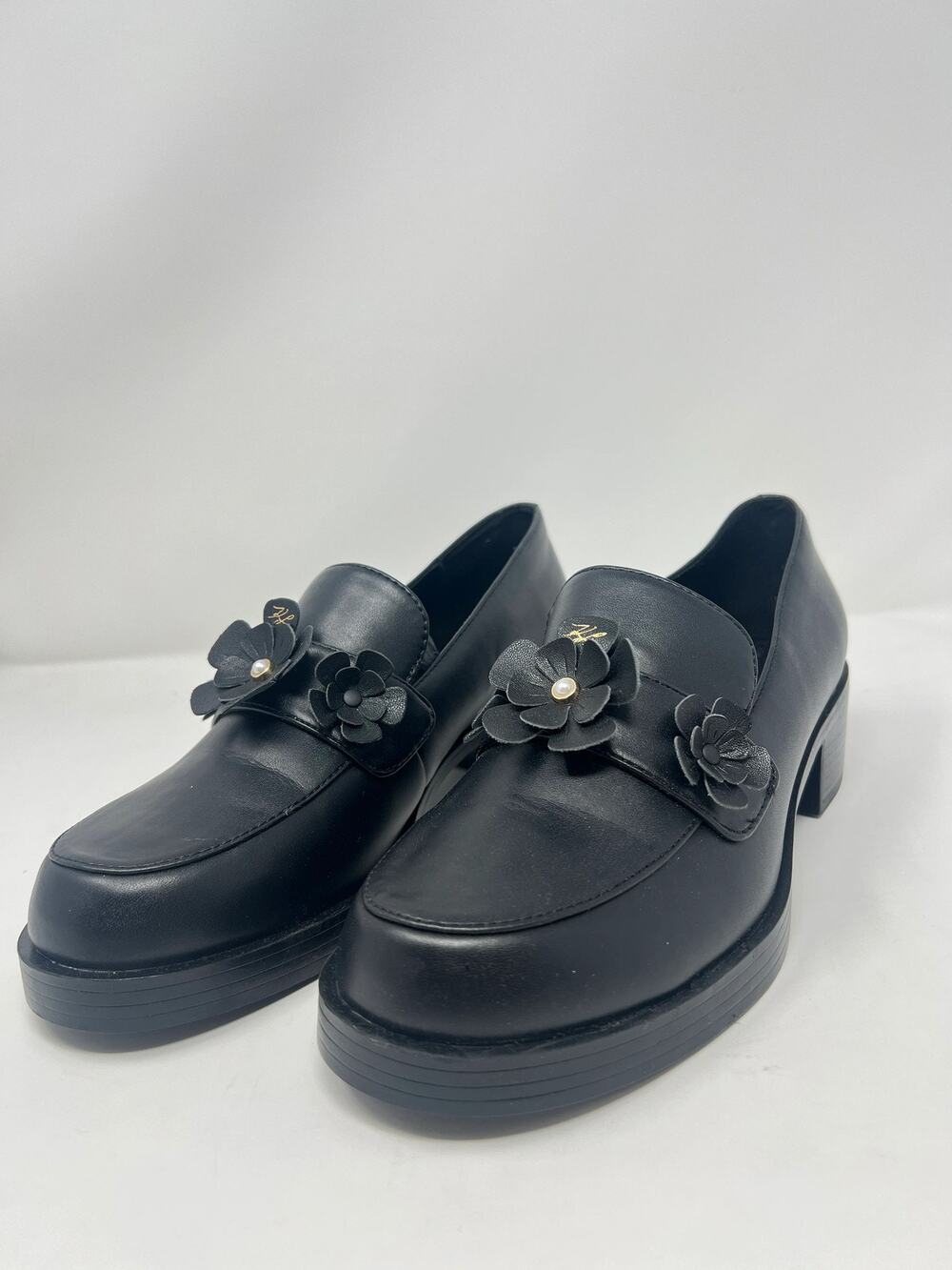 KARL LAGERFELD PARIS Women's 8.5 Camilia Black Bow Loafers